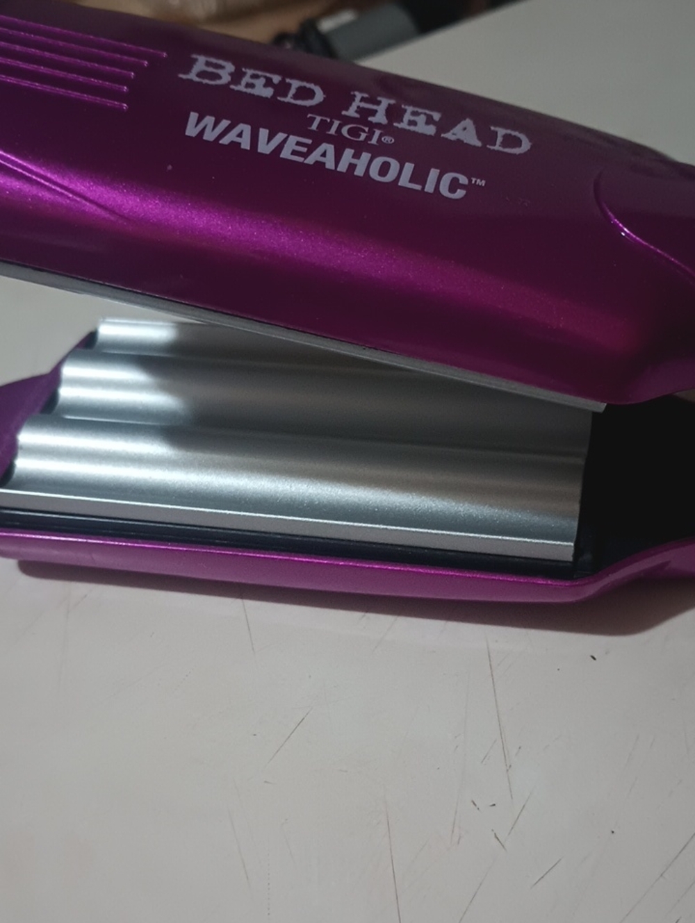 TIGI Bed Head Waveaholic Crimping Iron - Metallic Magenta and Silver